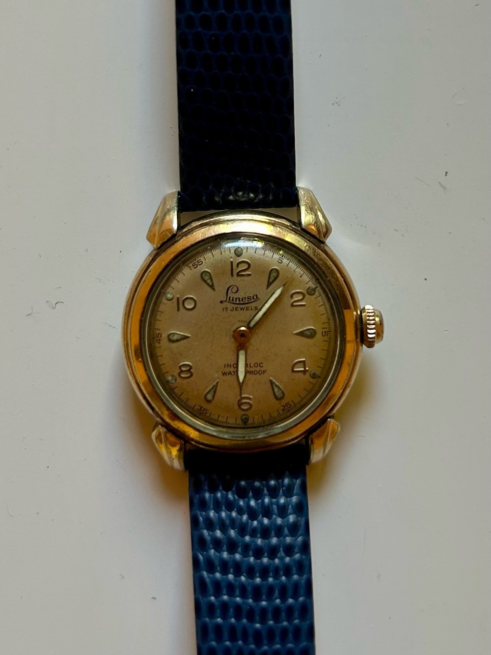 Lunesa Vintage wind up Watch